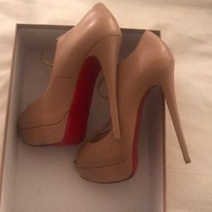 CHRISTIAN LOUBOUTIN nude leather platform pumps